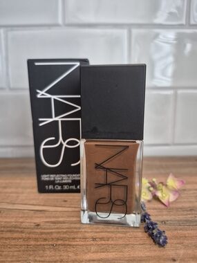 NARS Sheer Matte Foundation Deep 7